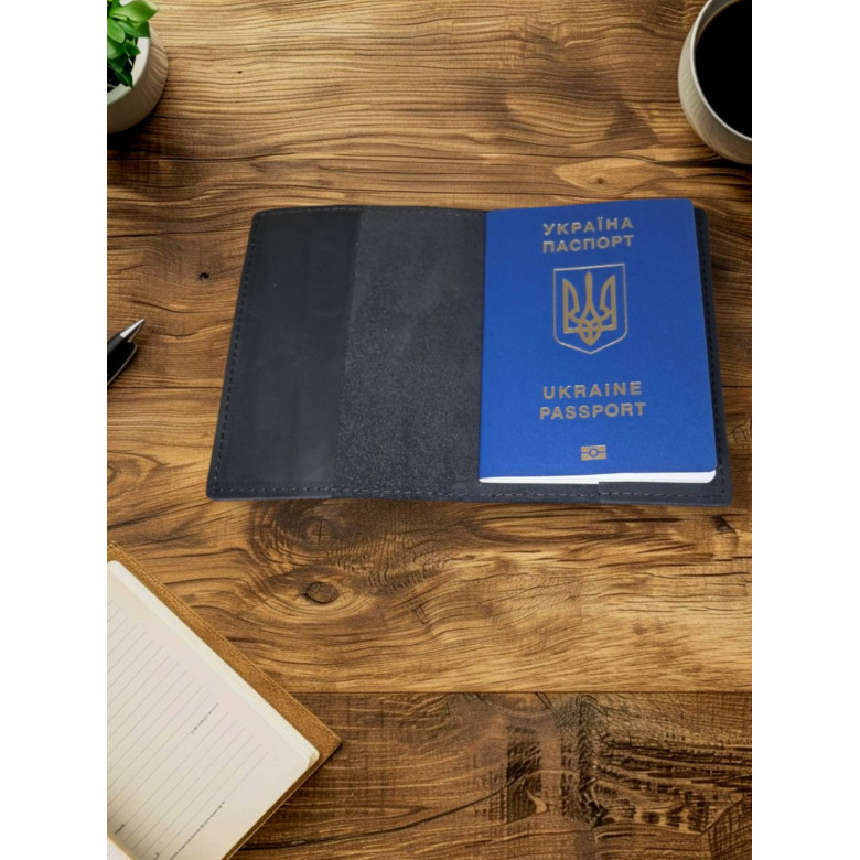 Шкіряна обкладинка для  паспорта чорна